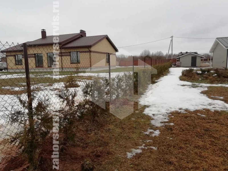 Забор из сетки рабицы в натяг с протяжкой арматуры 8 соток