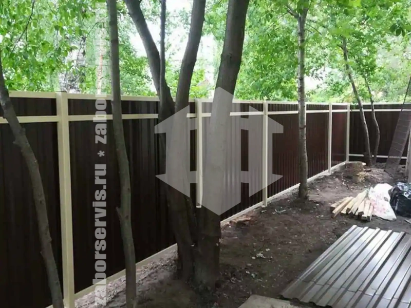 Забор из профнастила 58 метров коричневый