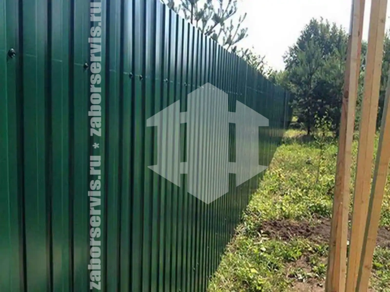 Забор из профнастила 87 метров зеленый