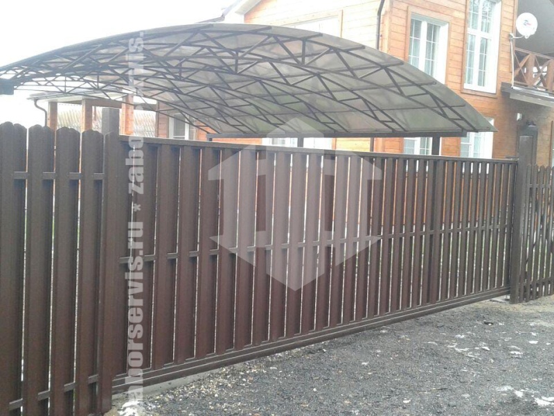 Забор из евроштакетника с бетонированием столбов 32 метра