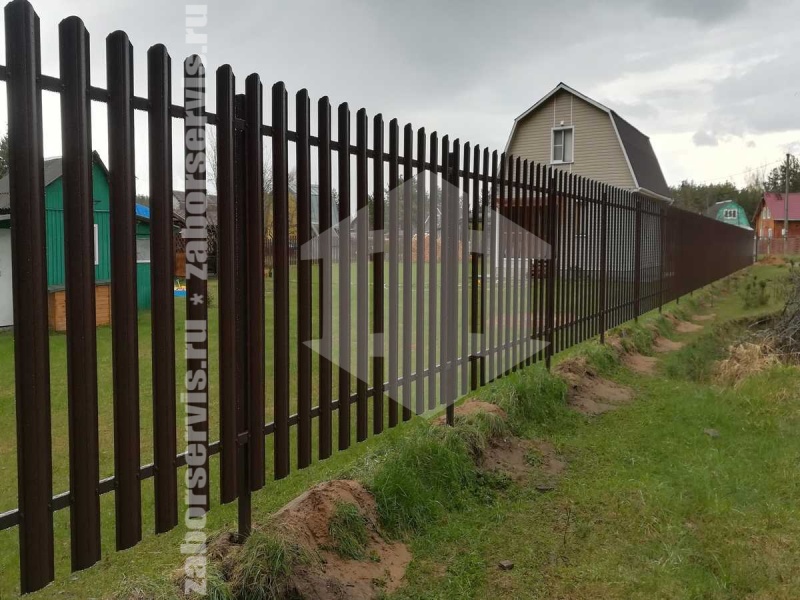 Забор из евроштакетника с утрамбовкой щебнем 48 метров