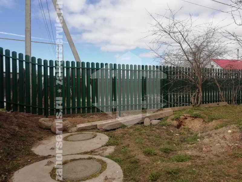 Забор из металлического штакетника зелёный 38 метров