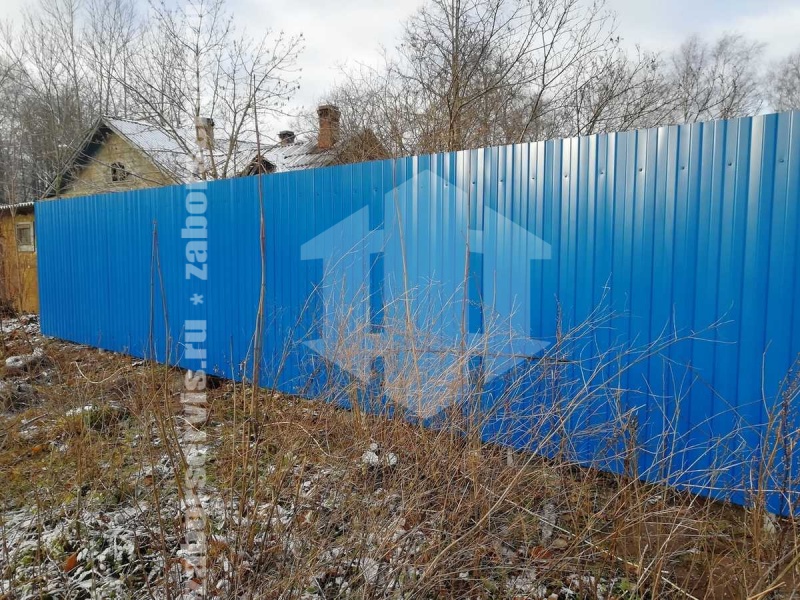 Забор из профнастила с утрамбовкой щебнем 55 метров