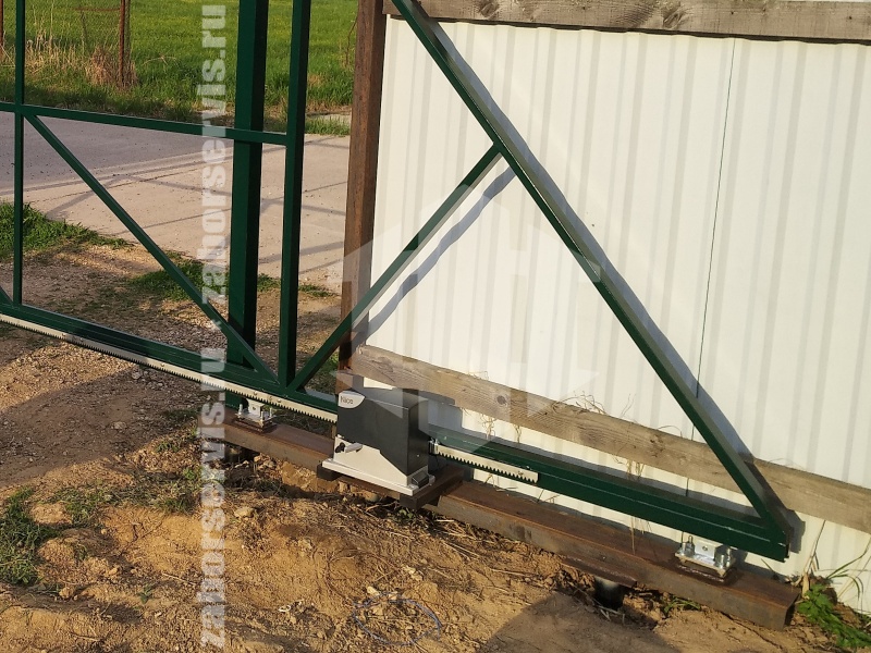 Откатные автоматические ворота с дистанционным управлением