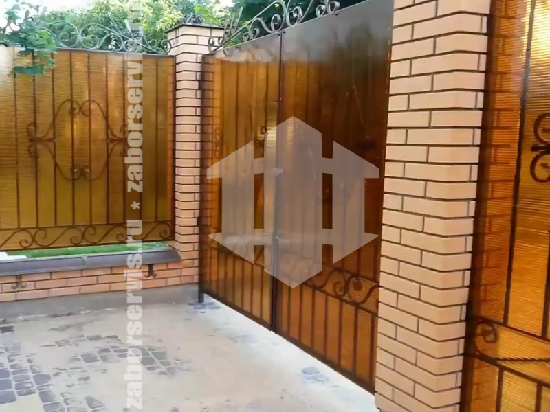 Кованый забор с поликарбонатом 60 метров