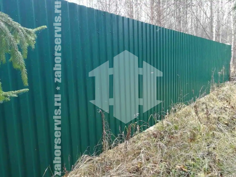 Забор из профнастила 82 метра зеленый